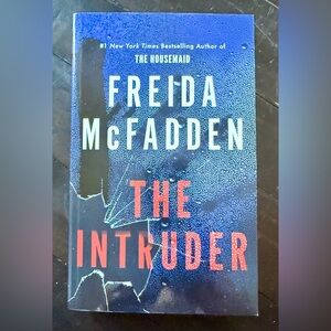 🔥4 for $30🔥📘🖤The Intruder by Freida McFadden🖤📘